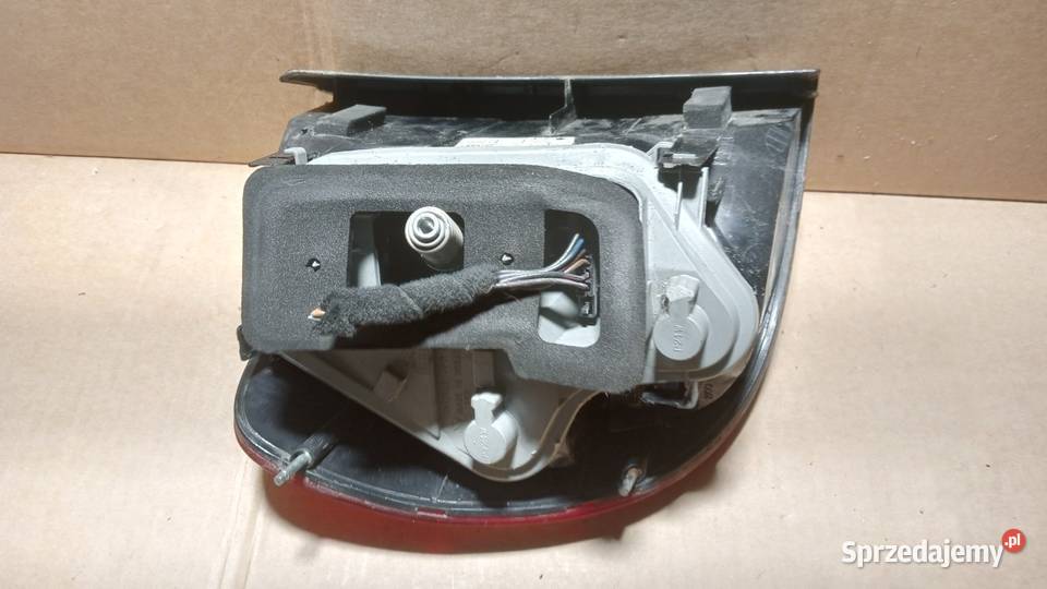 VW FOX I HB LAMPA TYŁ PRAWA Zbierkowo