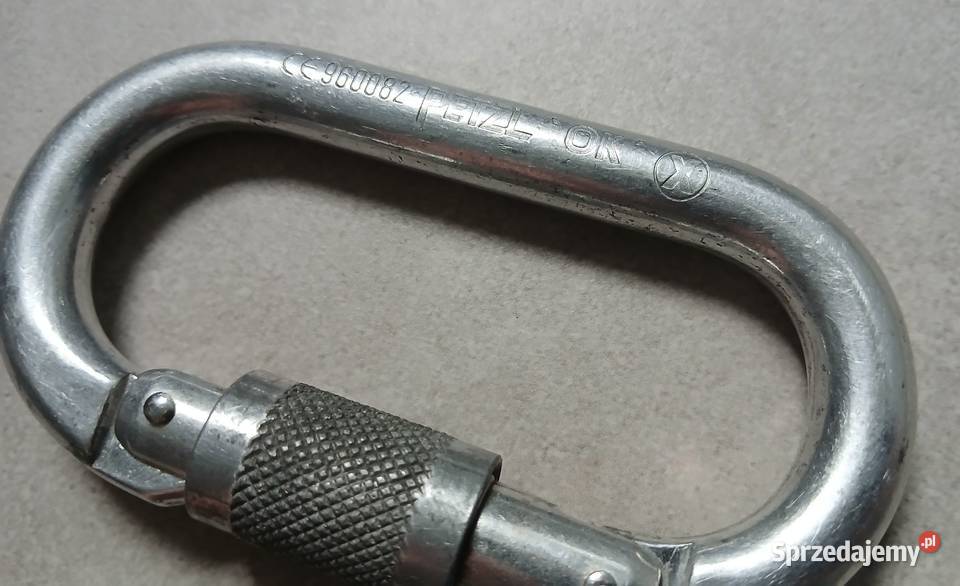 ósemka Cassin i dwa karabinki wspinaczkowe Petzl Góry i wspinaczka Lubartów