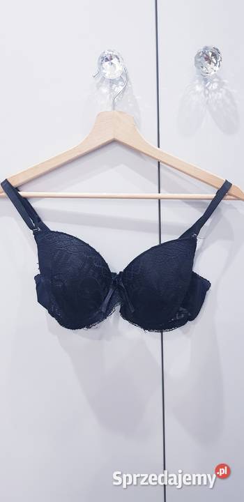 Biustonosz z delikatnym wypełnieniem Inna marka