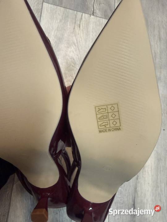 41 Bordowe czółenka wieczorowe z odkrytą Pięta Czółenka