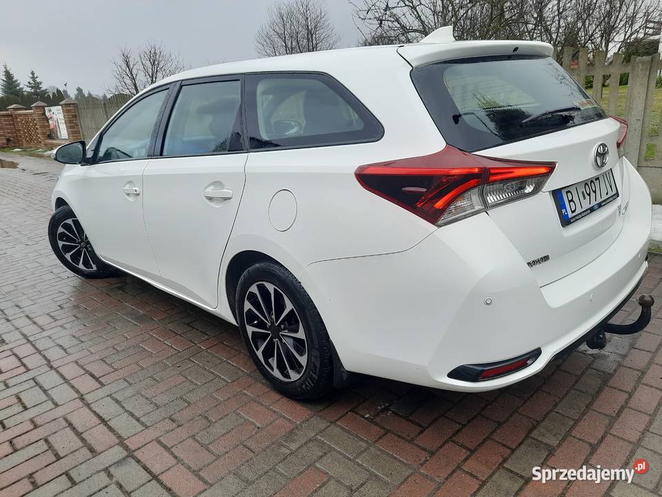 Toyota Auris 14 D4D 66 kW 90 2015 Łuszczów Drugi