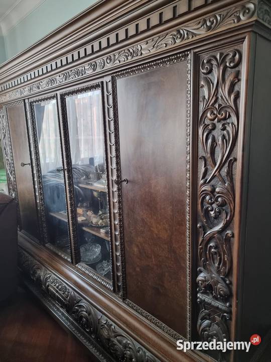 Piękna biblioteka w stylu monachijskim Meble