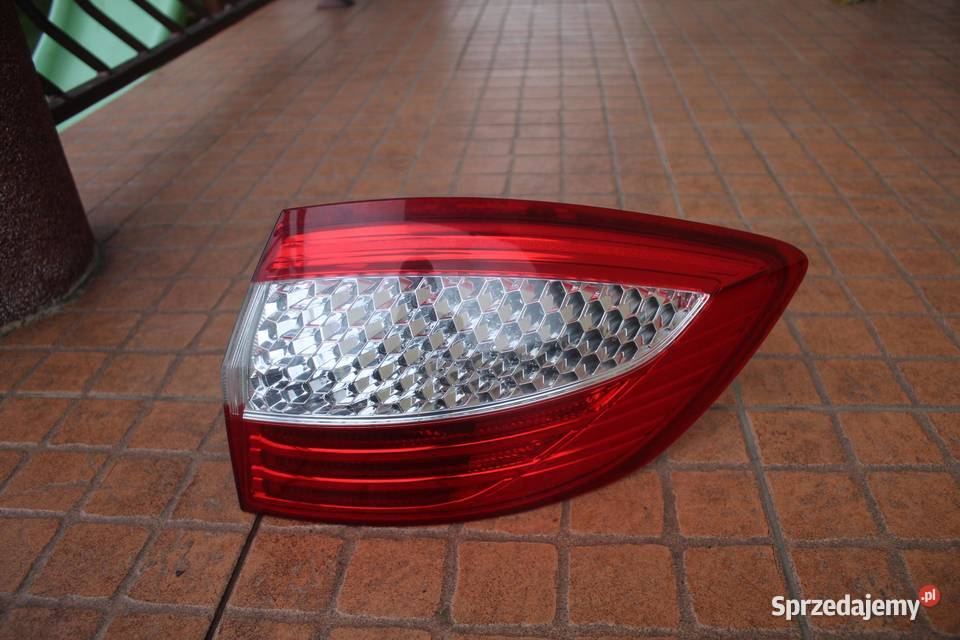 LAMPA PRAWY TYŁ FORD MONDEO MK4 KOMBI 7S7113404B
