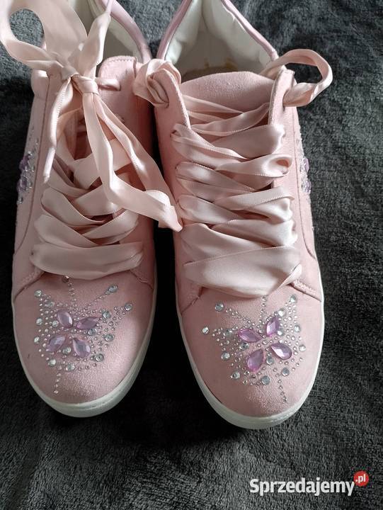 Buty sportowe Balada w rozmiarze 39 Tuchola