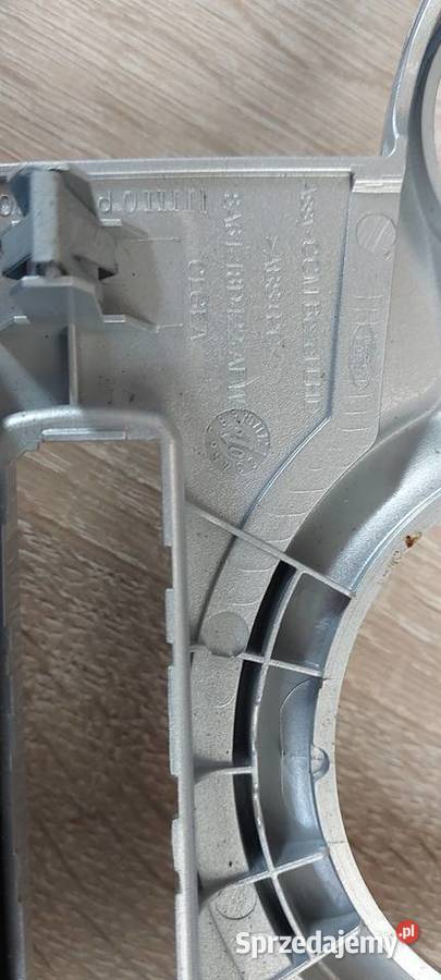 Ramka dekor panelu nawiewu FORD FIESTA MK7 Szczecin