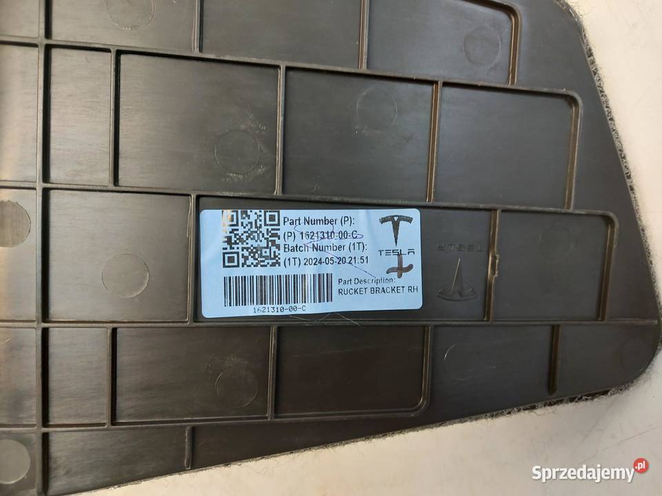 TESLA MODEL Y 2024r TAPICERKA BOCZEK BAGAŻNIKA osobowe