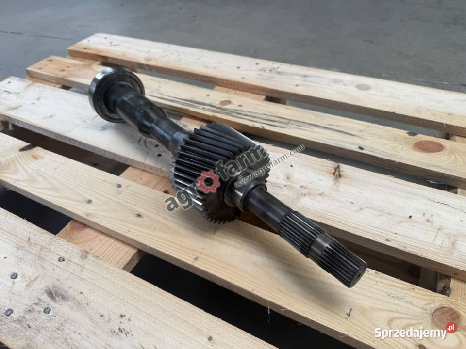 Wałek skrzyni biegów z38 Massey Ferguson 8260 Byków sprzedam
