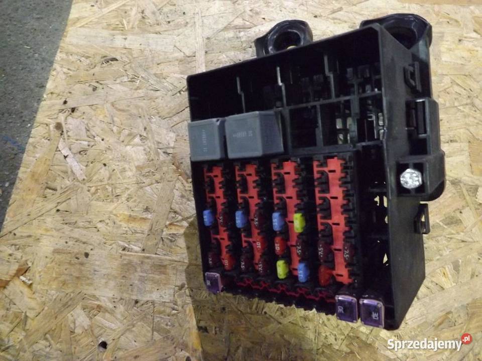 SKRZYNKA BEZPIECZNIKÓW FIESTA MK7 8V5T14A005DKD