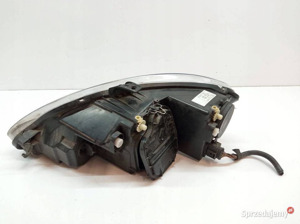 LAMPA PRZÓD PRAWA EUROPA Seat Leon II 20052012 osobowe