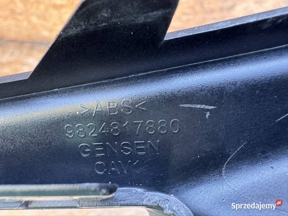 Listwa grilla atrapy zderzaka przód peugeot 208 osobowe Sieraków