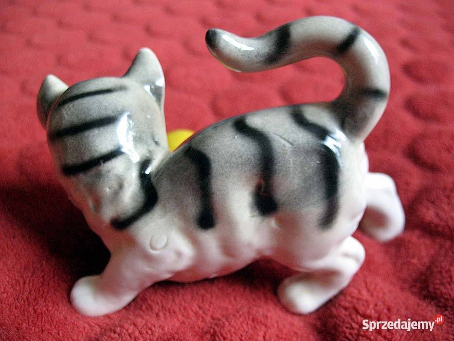 Kot Kotek z piłką Figurka z porcelany 8 x 12 x 8 Figurki i rzeźby Siedlce sprzedam