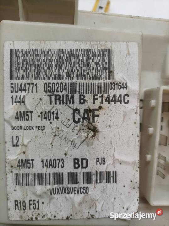 SKRZYNKA BEZPIECZNIKÓW 4M5T14A073BD Ford Focus Rok produkcji 2005 Skrzynki bezpieczników sprzedam