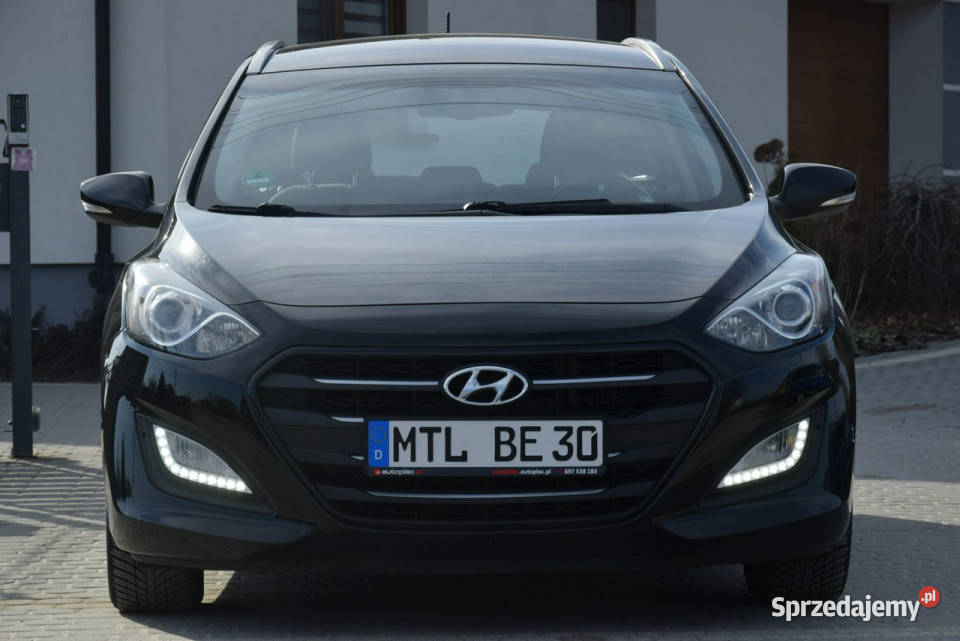 Hyundai i30 16D Navi Kamera 2015r Sprowadzony Rok produkcji 2015 Majdan Sieniawski sprzedam