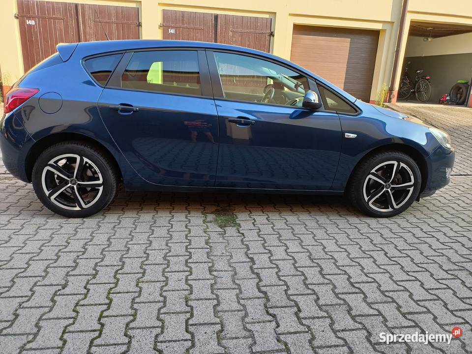Opel Astra 14 Turbo 140 2011r Gostyń