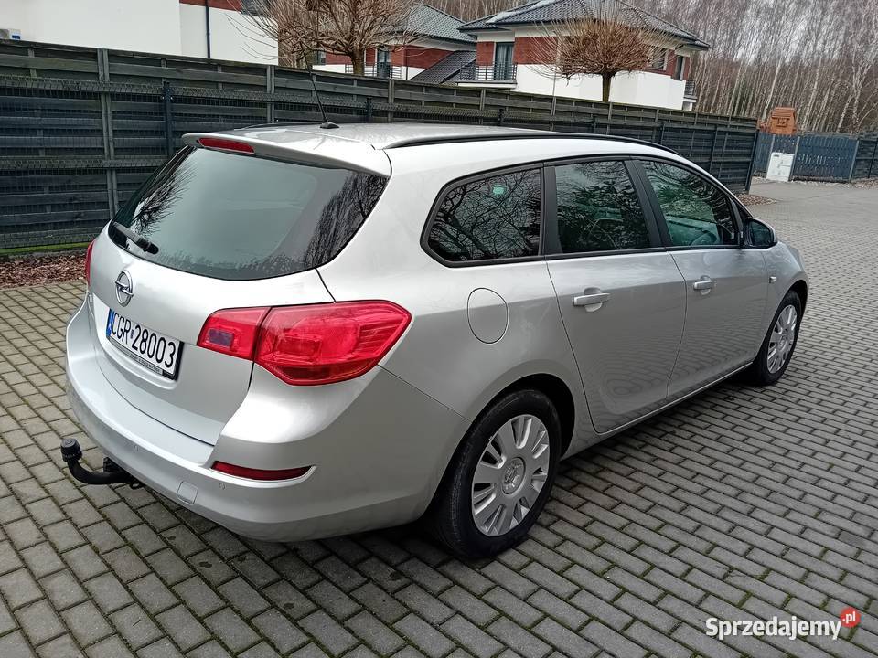 Opel Astra J 16 benzyna kombi Grudziądz