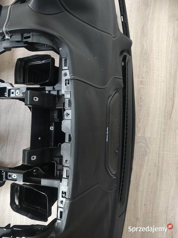 Deska rozdzielcza z napinaczami poduszka Deski rozdzielcze, konsole Gostyń