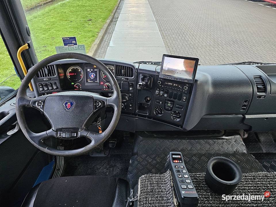 Scania P320 LOW ENTRY 6X24 HIAB hakowiec 2011