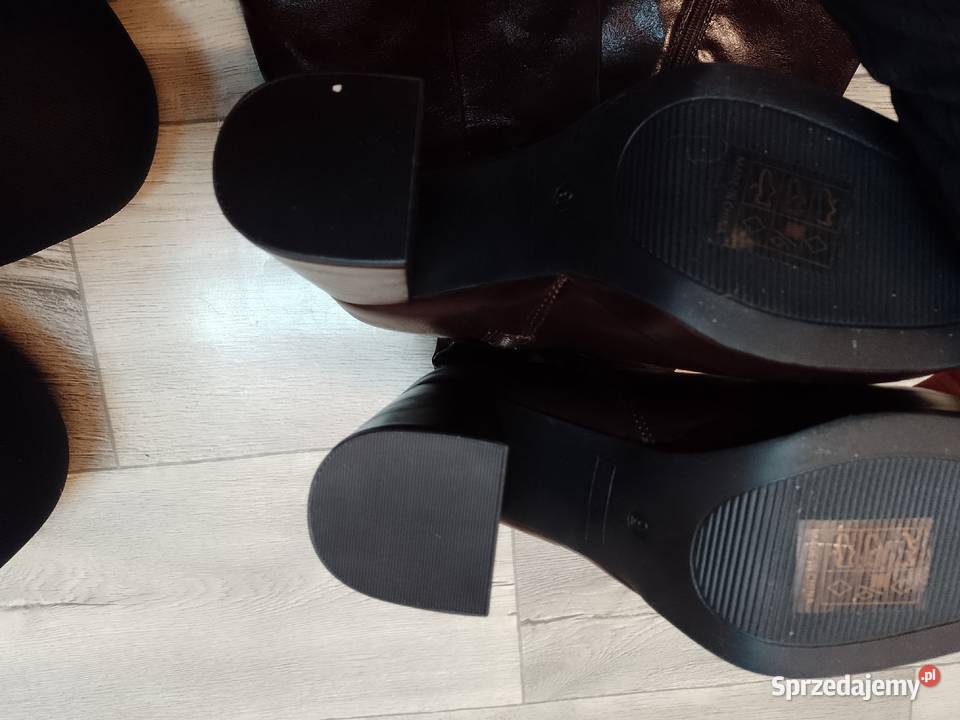 40 Brązowe kozaki wieczorowe na platformie NOWE inna