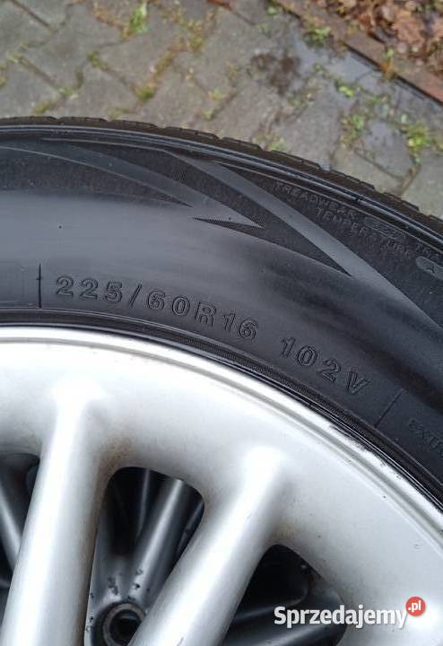 Używane opony całoroczne 22560 R16 na alufelgach Samochodowe Tychy