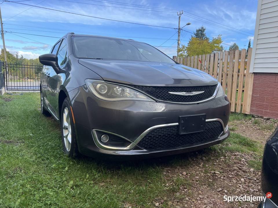 Chrysler Pacifica 2018 ładny automat monitory w Majków sprzedam