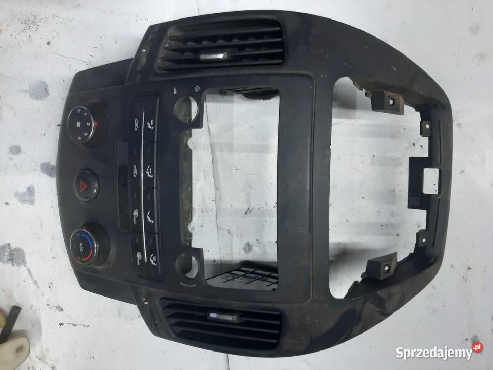 Hyundai i30 panel nawiewu klimatyzacji ramka Ksawerów