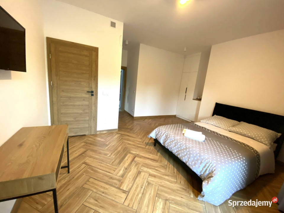 Modernistyczny dom jeziorem z funkcją pensjonatu Gorzewo