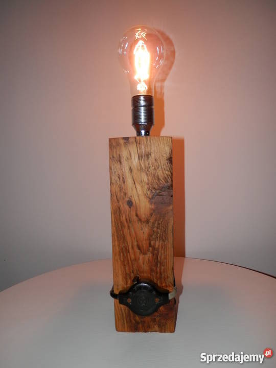 Lampa ręcznie wykonana ze starej belki