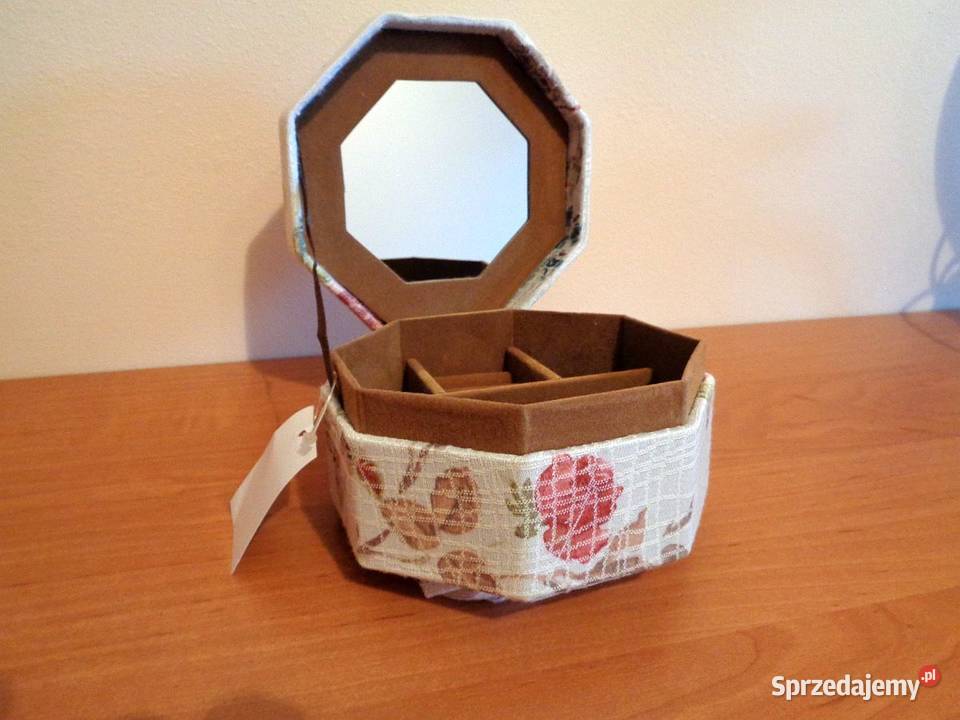 Kuferek na biżuterie Dekoracje i ozdoby sprzedam