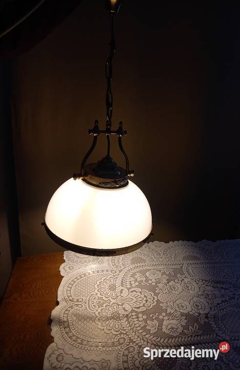 Wisząca mosiężna lampa z dużym kloszem Skierniewice