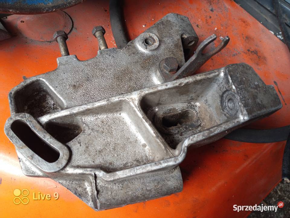 Mercedes om 617 om 616 łapa wspornik pompy Kocmyrzów sprzedam