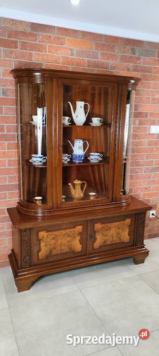 Ekskluzywna serwantka witryna dębowa