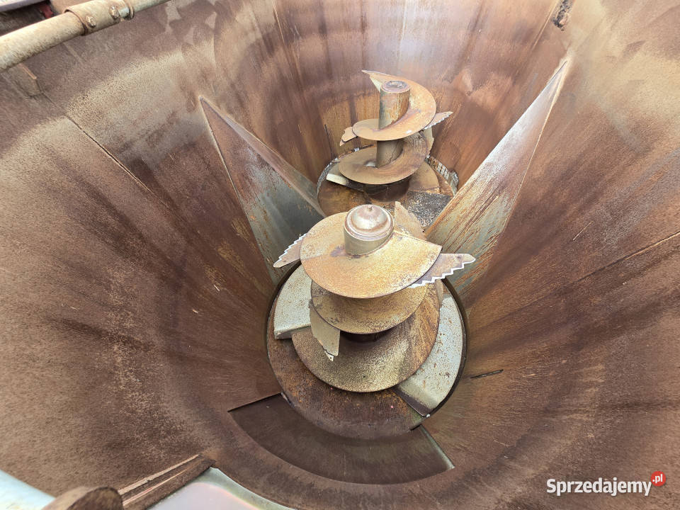 Wóz paszowy TRIOLIET SOLOMIX 1400 SM14 VL2 14 m3 nieuszkodzony