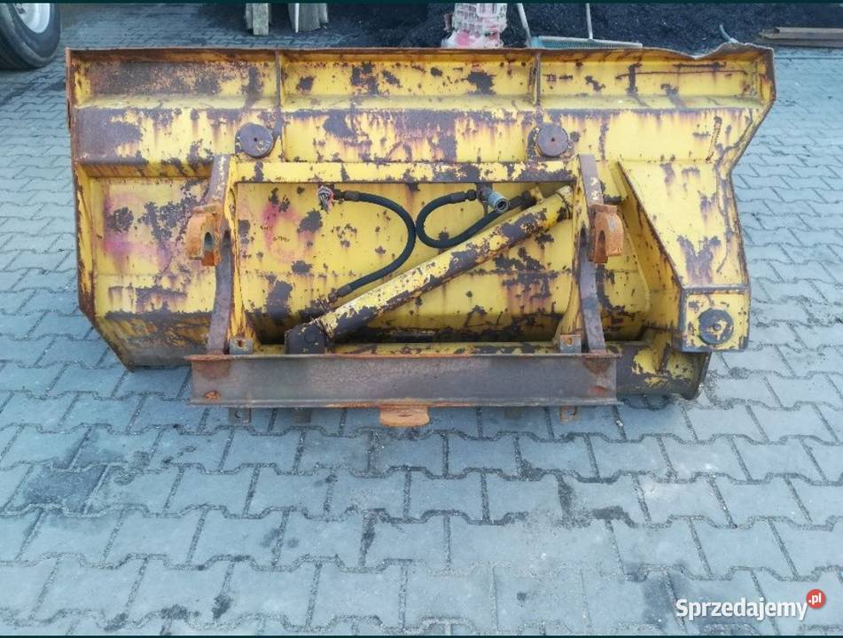 łyzka hydraulicznie wywracana na bok