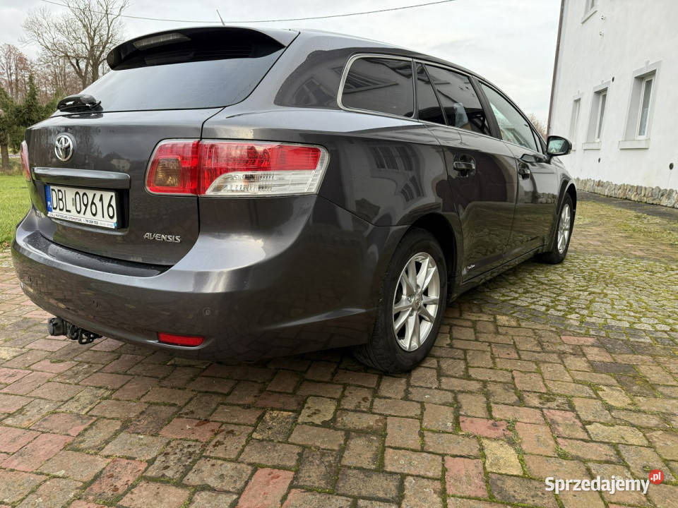 Toyota Avensis 18 147 111 Serwis ASO światła przeciwmgielne Avensis Ocice