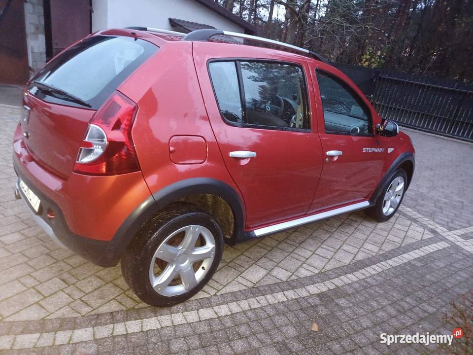Dacia Sandero czerwony