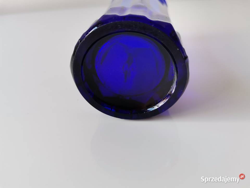 Stary mały niebieski wazon 2108 szkło kobaltowe Porcelana i szkło Katowice
