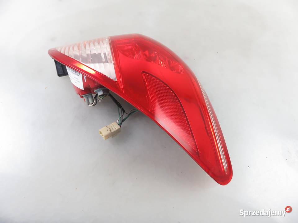 LAMPA PRAWA TYLNA TOYOTA RAV 4 III