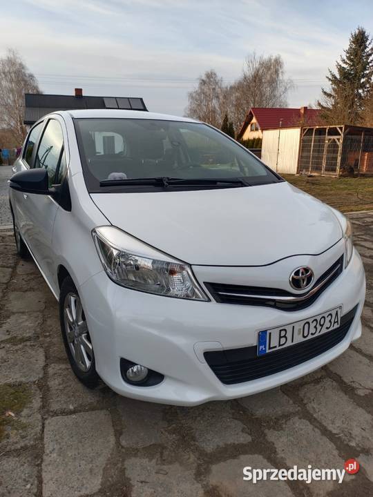 Toyota Yaris III wielofunkcyjna kierownica