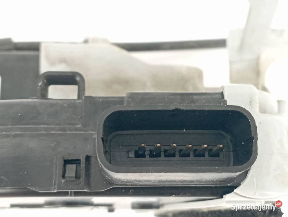 ZAMEK DRZWI PRAWY PRZÓD 813201K020 Hyundai ix20 osobowe świętokrzyskie