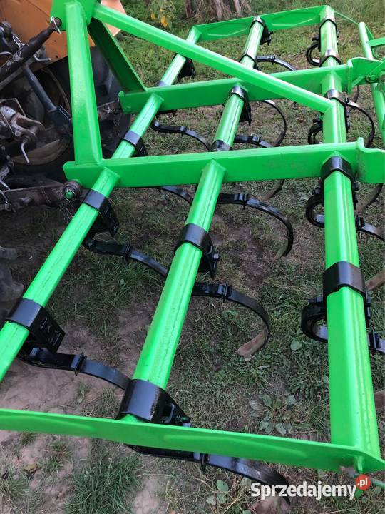 Kultywator z bronami Sierakowice