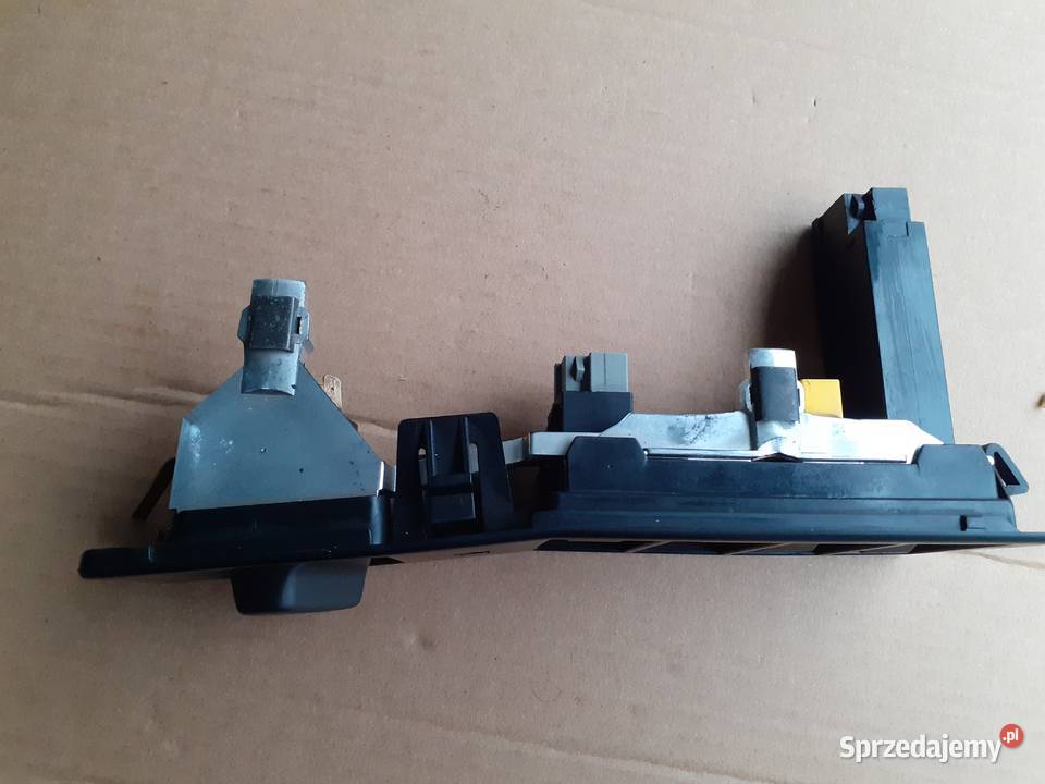 Dwie ramki kokpitu z przełącznikami do Volvo 740 panele sterowania, przełączniki Radomsko sprzedam