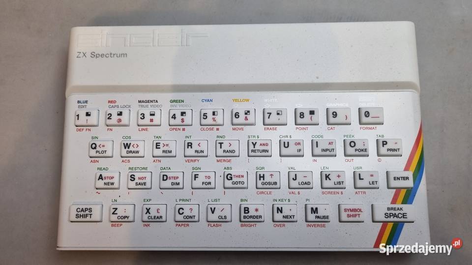 Biała unikatowa obudowa do retro komputera zx
