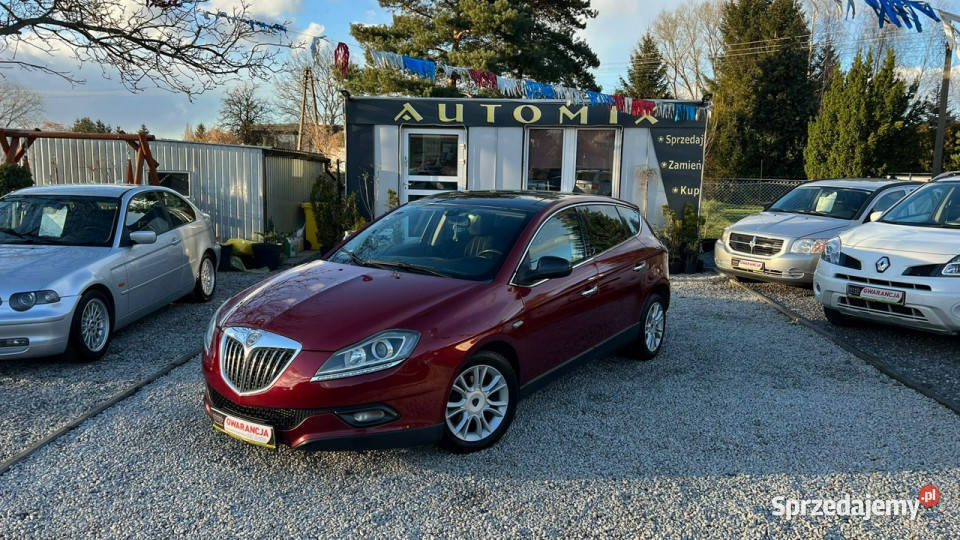 Lancia Delta AutomatPanoramaJTDPiękny kolor wielofunkcyjna kierownica Delta Świdnica