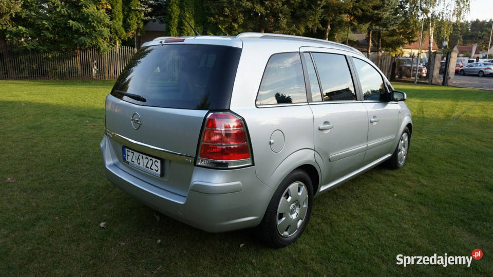 Opel Zafira zarejestrowany ubezpieczony srebrny Samochody osobowe Zielona Góra