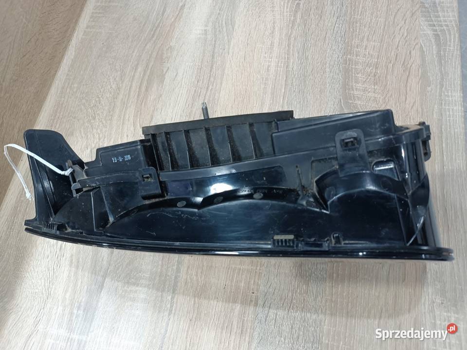 VW UP LIFT 1622 LAMPA PRAWA TYŁ 1S0945096J TYLNA Przemęt