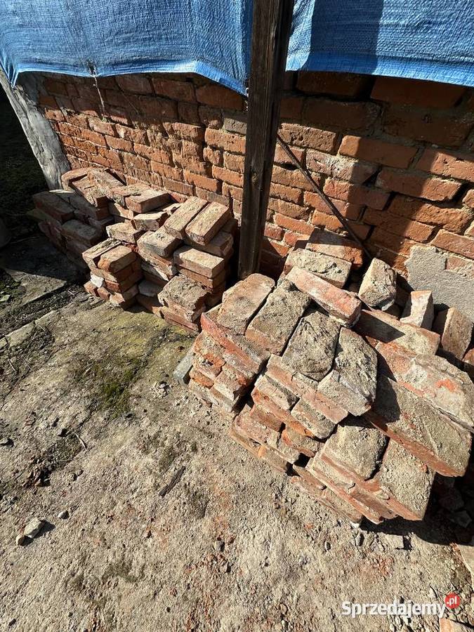 Cegła cegły całe połówki gruz