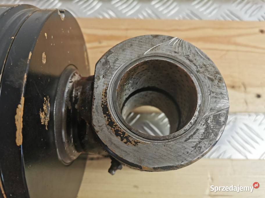 Siłownik wychyłu łyżki Manitou MLT 845 Wilkowo