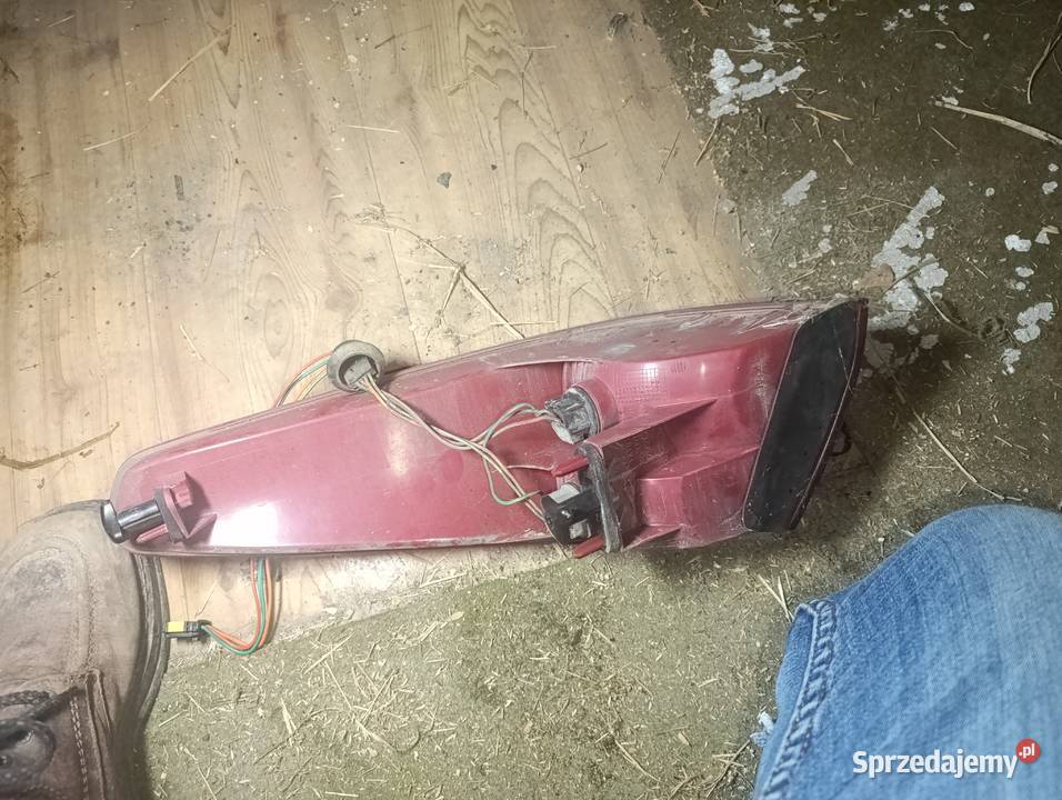 PEUGEOT 607 2001r LAMPA TYLNA LEWA osobowe Terpentyna