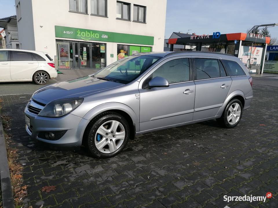 Opel Astra 16 benzina 2010 r ASR (kontrola trakcji) Astra wielkopolskie Poznań