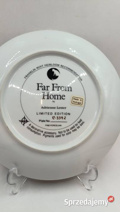 Talerz kolekcjonerski z kotem Far From Home Porcelana i szkło